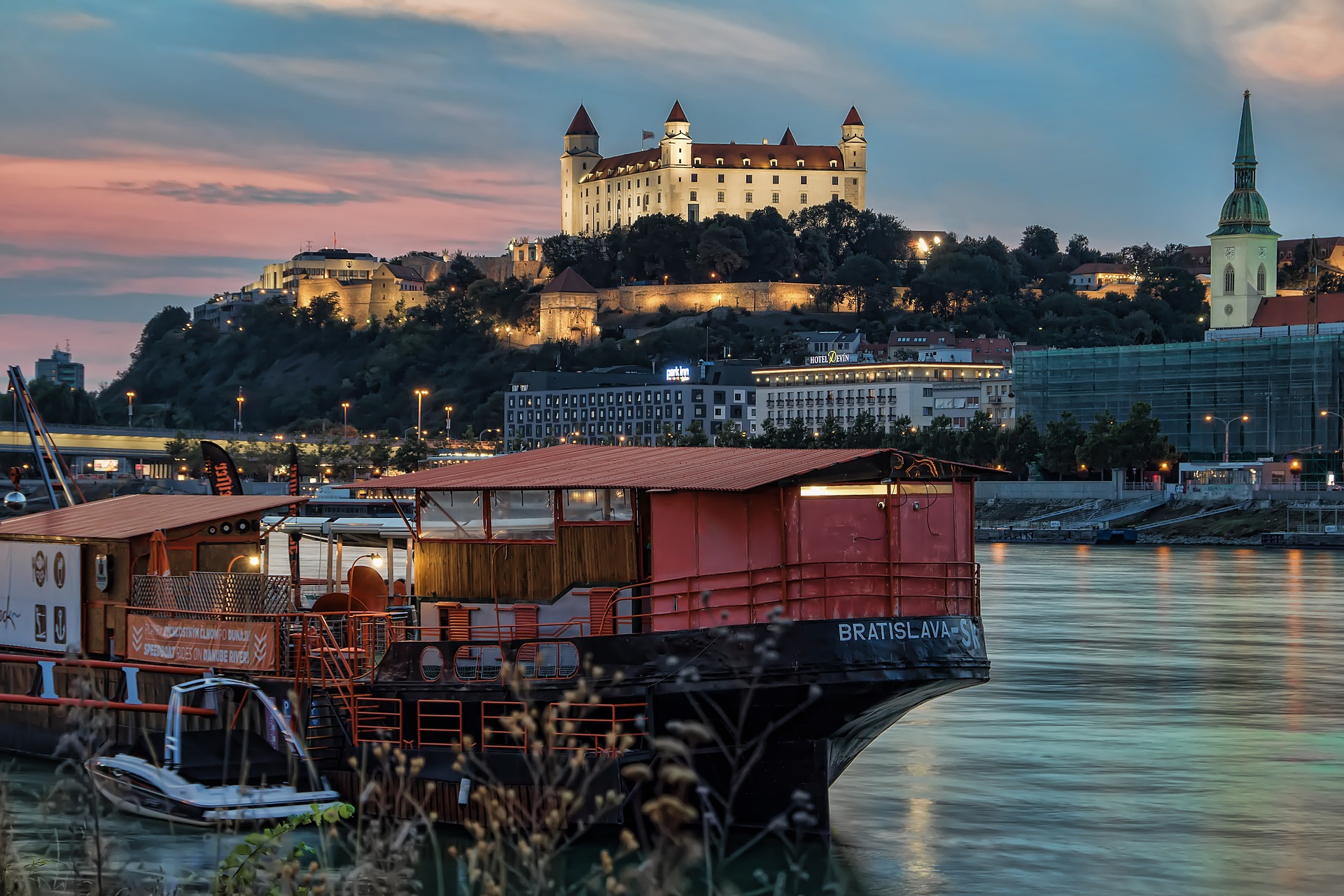 bratislava-3641287_1920